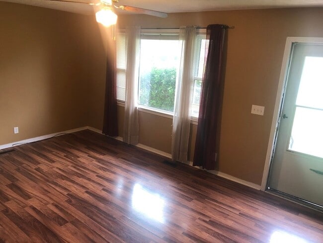 Building Photo - 1305 Raden Dr