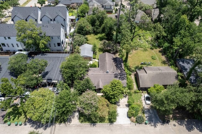 Building Photo - 1320 Woodvine Dr