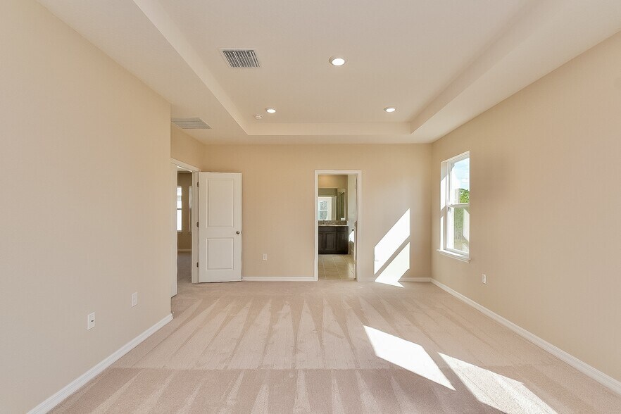 Building Photo - 15506 Sweet Springs Bend