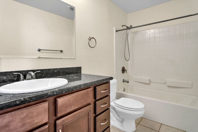 Building Photo - Great 2/1 condo close to SDSU and Colina Del Sol Park!