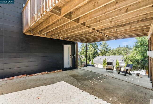 Building Photo - 5915 Alhambra Ave