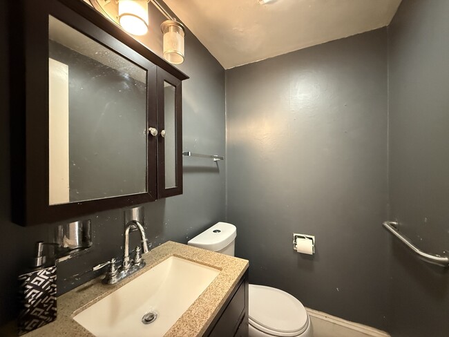 Building Photo - 1405 W Touhy Ave