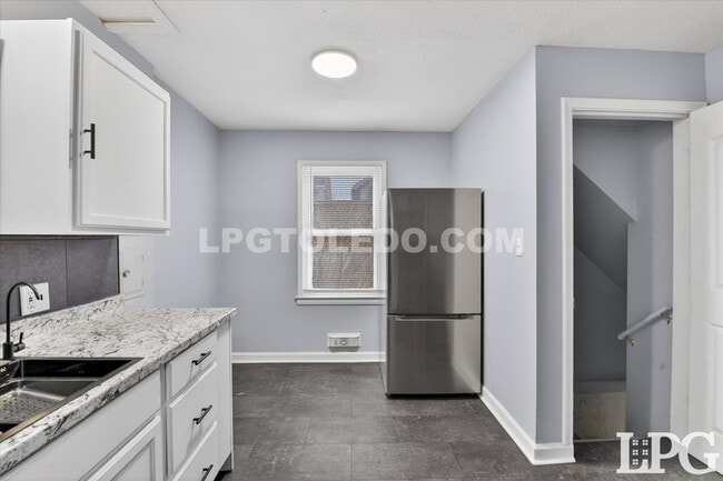 Building Photo - 1665 Burgoyne Dr