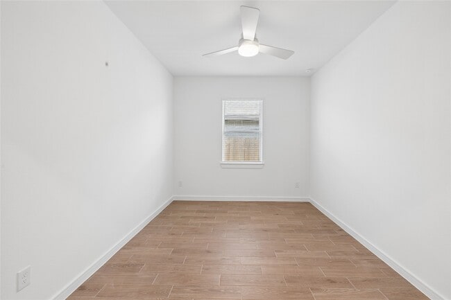 Building Photo - 698 Daniels Lk Ln