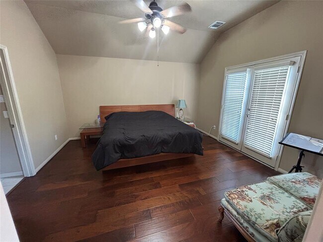 Building Photo - 3726 Golden Shores Dr