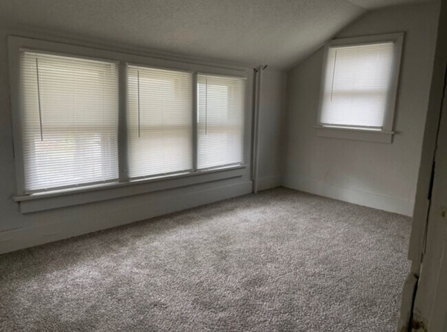 Building Photo - Spacious 3 Bedroom in South Wichita