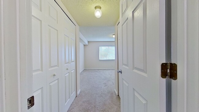 Building Photo - MOVE IN SPECIAL $500 OFF FIRST MONTH'S REN...