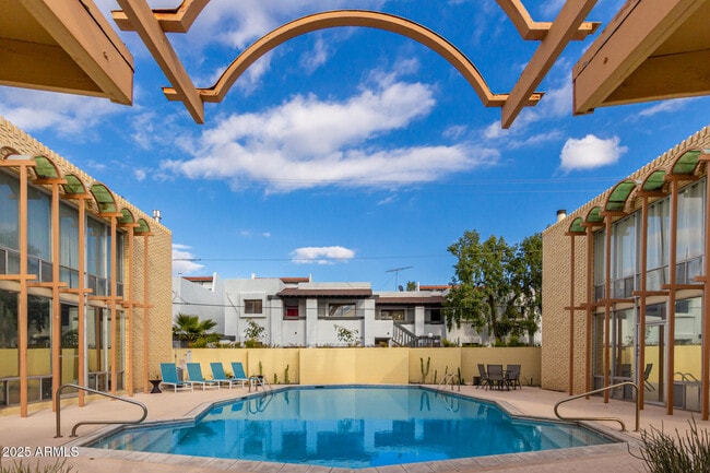 Building Photo - 6936 E 3rd St