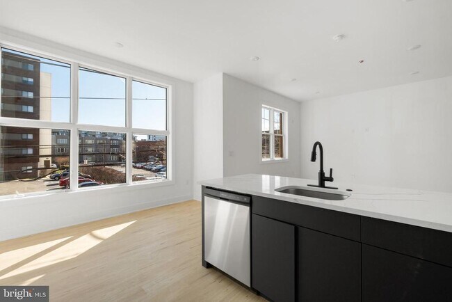 Building Photo - 1221 4 St