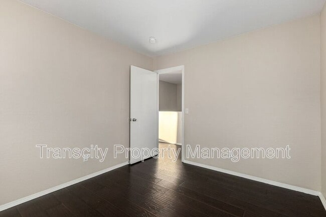 Building Photo - 41207 N Cambria Dr