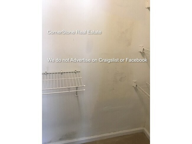 Building Photo - 349 Waterdown Dr