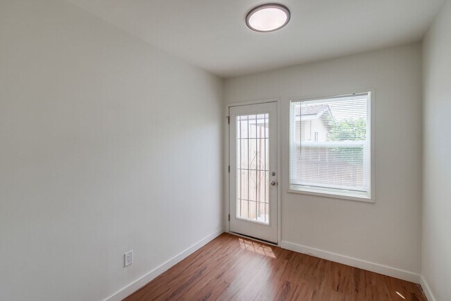 Building Photo - Updated 2-Bed Condo in Prime North Park