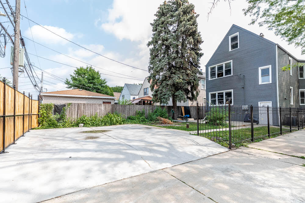 Building Photo - 2200 N Kenneth Ave