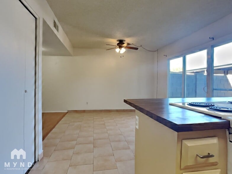 Building Photo - 4305 W Solano Dr N