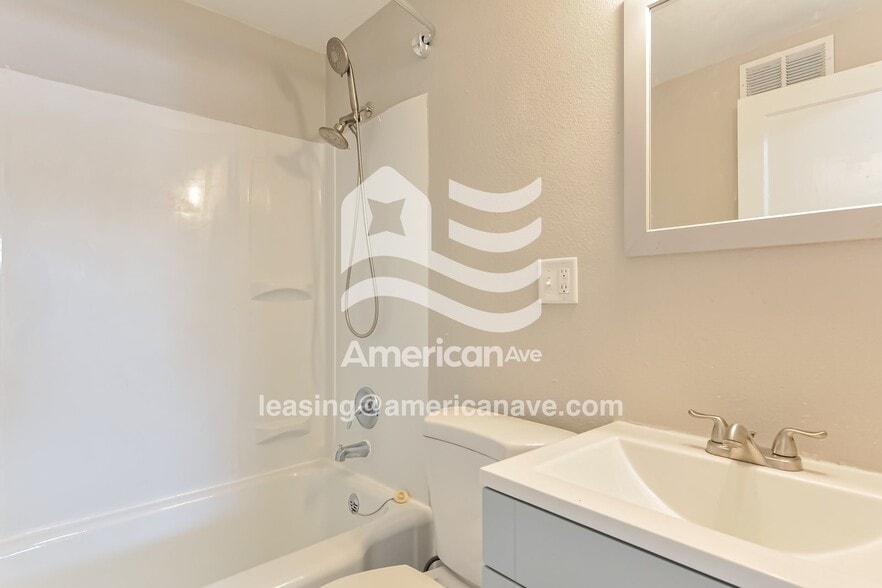 Building Photo - 4 Redwood Dr