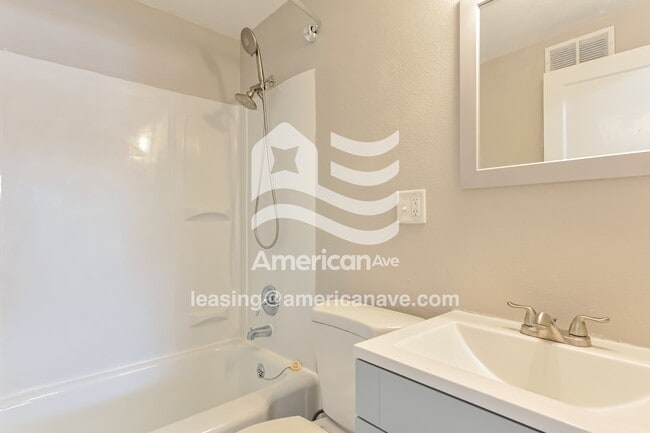 Building Photo - 4 Redwood Dr