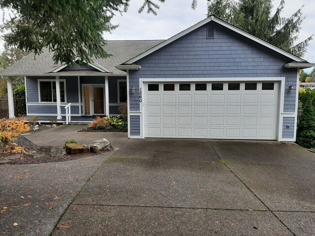 Building Photo - Golf course views, 3 bed 2 bath rambler!