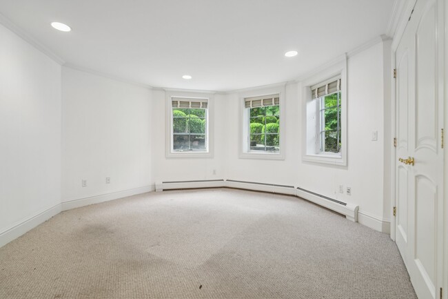 Building Photo - 55 McDermott Way