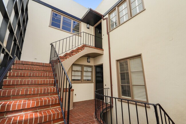 Building Photo - 1918 Vallejo St.