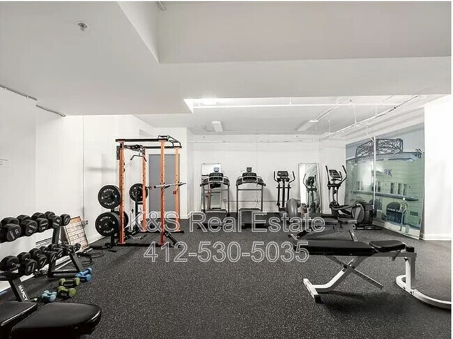 Building Photo - 306 Fourth Avenue - Unit 302