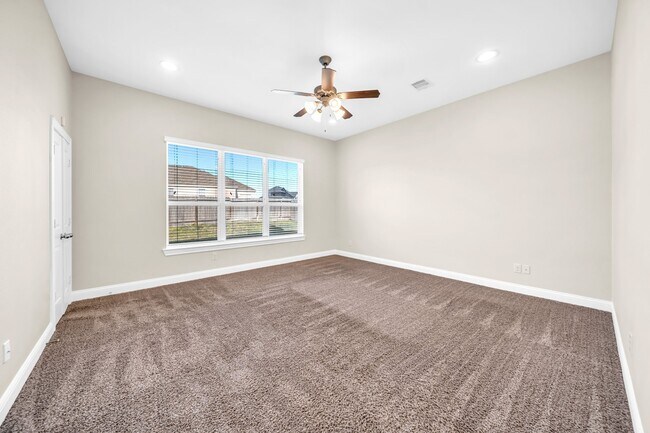 Building Photo - 19043 Minero Ln