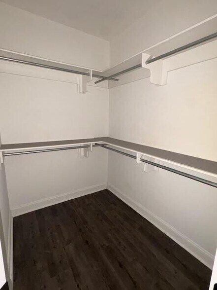 Building Photo - 2201 Brookville Dr