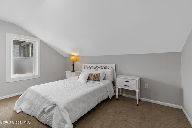 Building Photo - 10 Marion Pl