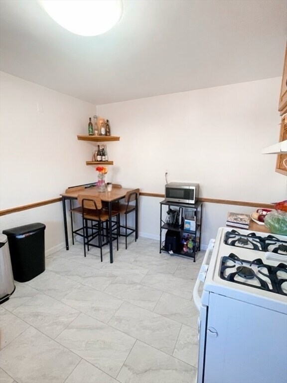 Building Photo - 125 Pleasant St