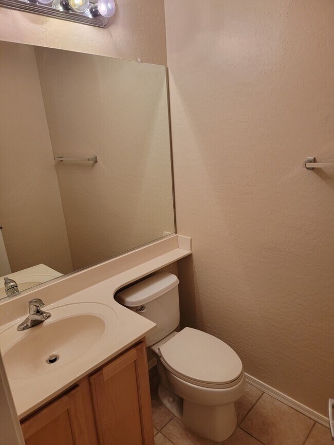 Building Photo - Spectacular 3-bedroom, 2.5 bathroom home F...
