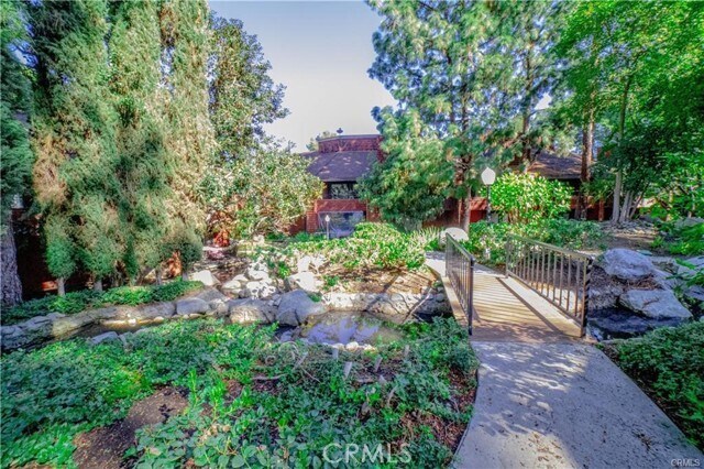 Building Photo - 300 S Prospectors Rd