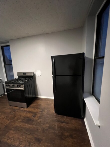 Building Photo - 1 Russell Pl