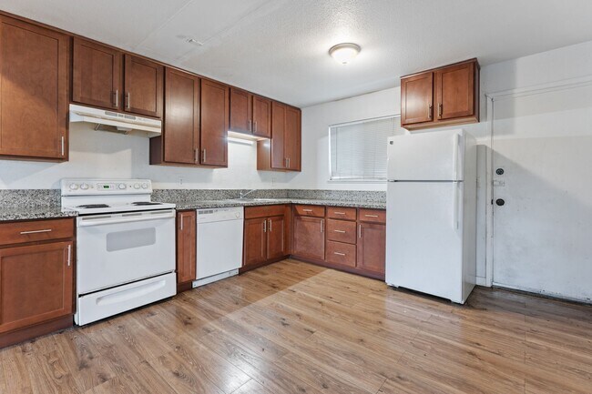 Building Photo - Beautifully remodeled 3BR in Gresham. 1/2 off first months rent!