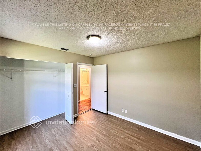 Building Photo - 1944 Lynton Cir