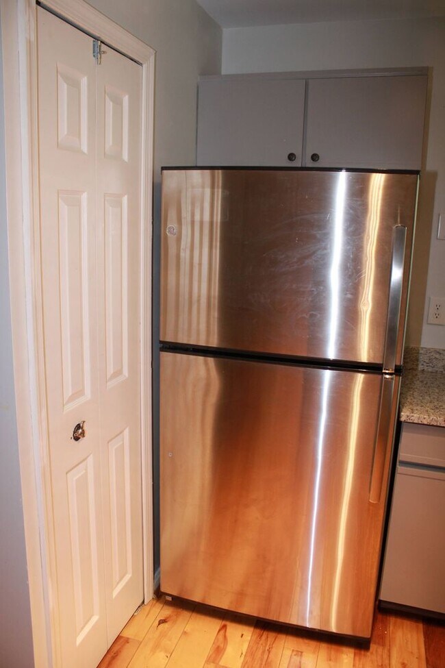 Building Photo - Charming 2 Bedroom/1 Bathroom Condo in Halethorpe, MD!
