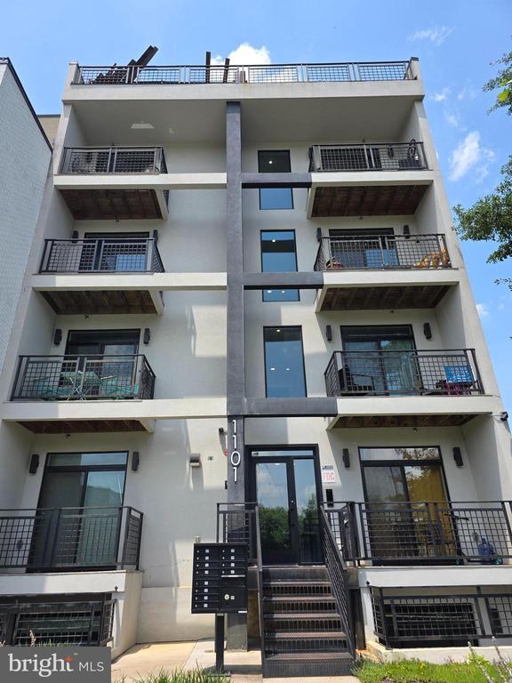 Building Photo - 1101 Fern St NW