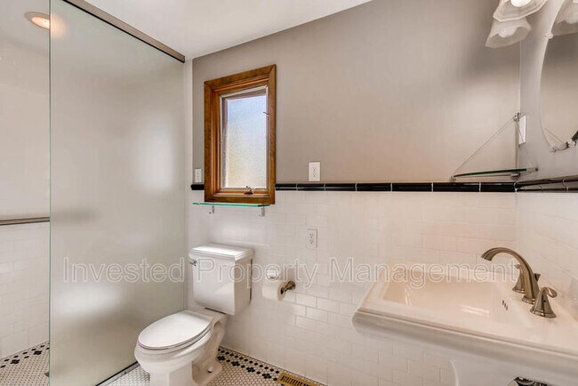 Building Photo - 6928 S Madison Way