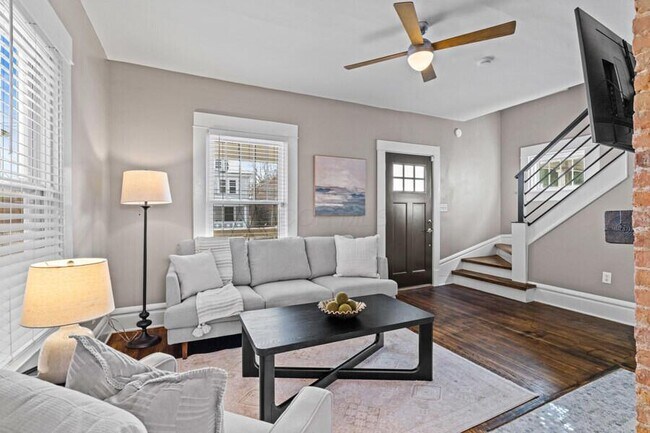 Building Photo - 1511 Hamlet St