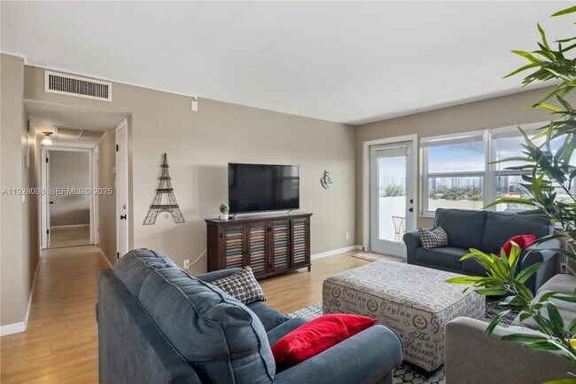 Building Photo - 401 Golden Isles Dr