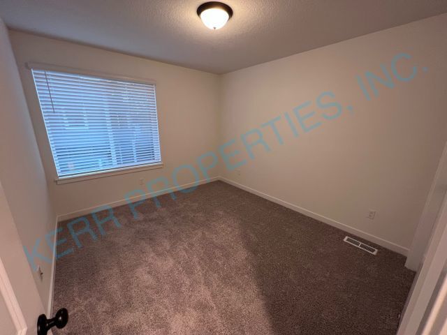 Building Photo - FREE RENT! Spacious 4-Bedroom Home in Happ...