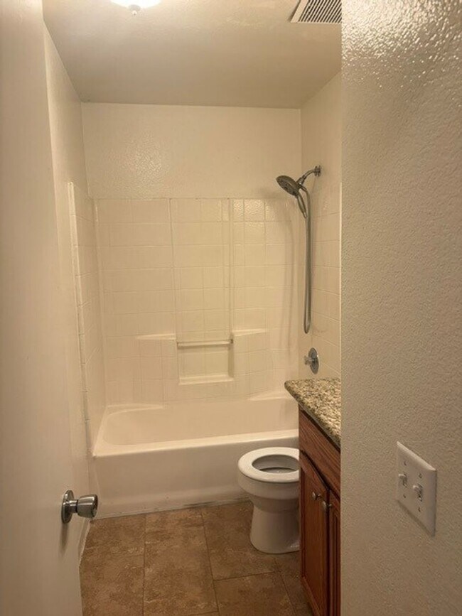 Building Photo - 4 Bedroom/2 Bath Home in the Northwest - $2395 Per Month!