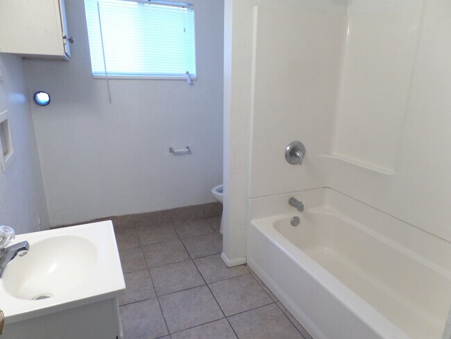 Building Photo - 2014 W 4700 S