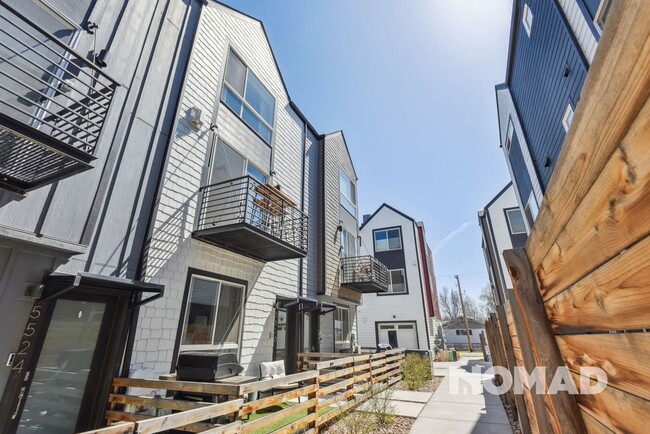 Primary Photo - Modern 2 Bed + Office, 2.5 Bath Townhome |...