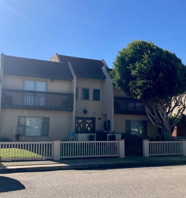 Building Photo - Relaxing Condo just steps away from the beach!