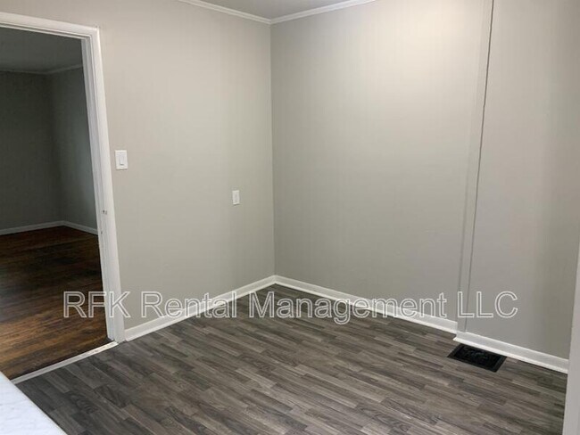 Building Photo - 1460 W 32nd St