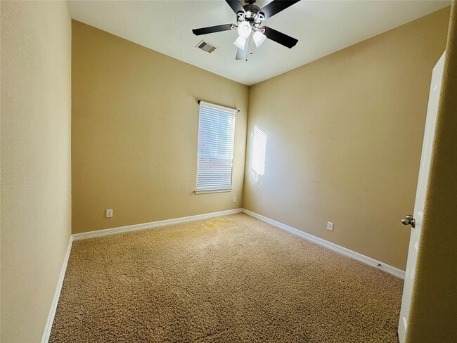 Building Photo - 21927 Field Green Dr