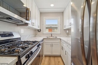 Building Photo - 476 Joralemon St