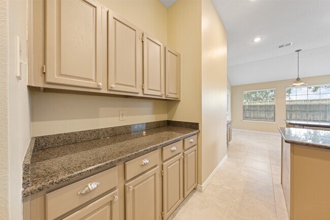 Building Photo - 211 Scarlet Maple Dr