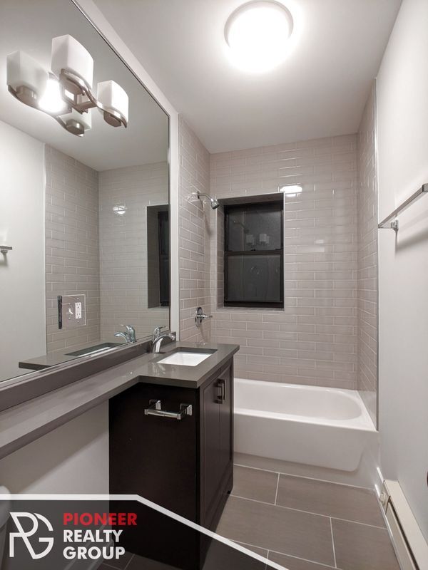 Building Photo - 711 W Brompton Ave