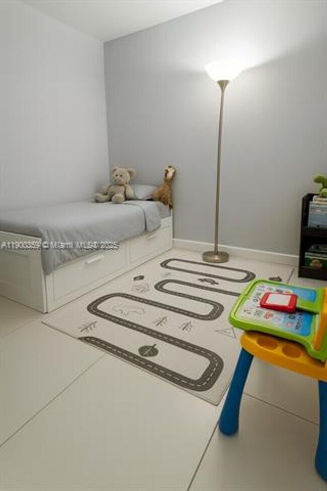 Building Photo - 2401 Collins Ave