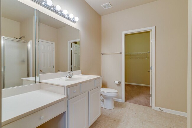 Building Photo - Beautiful 2-Bed, 2.5-Bath Townhouse in Har...